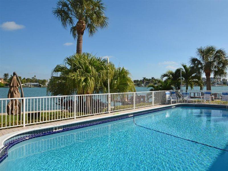 Westwinds Waterfront Resort St. Pete Beach Extérieur photo