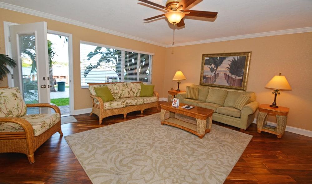 Westwinds Waterfront Resort St. Pete Beach Extérieur photo