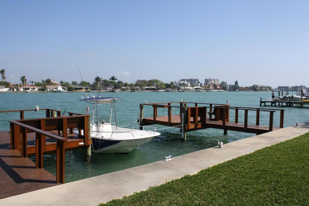 Westwinds Waterfront Resort St. Pete Beach Chambre photo