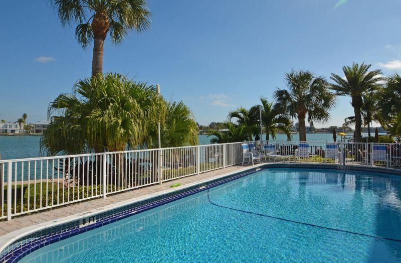 Westwinds Waterfront Resort St. Pete Beach Extérieur photo
