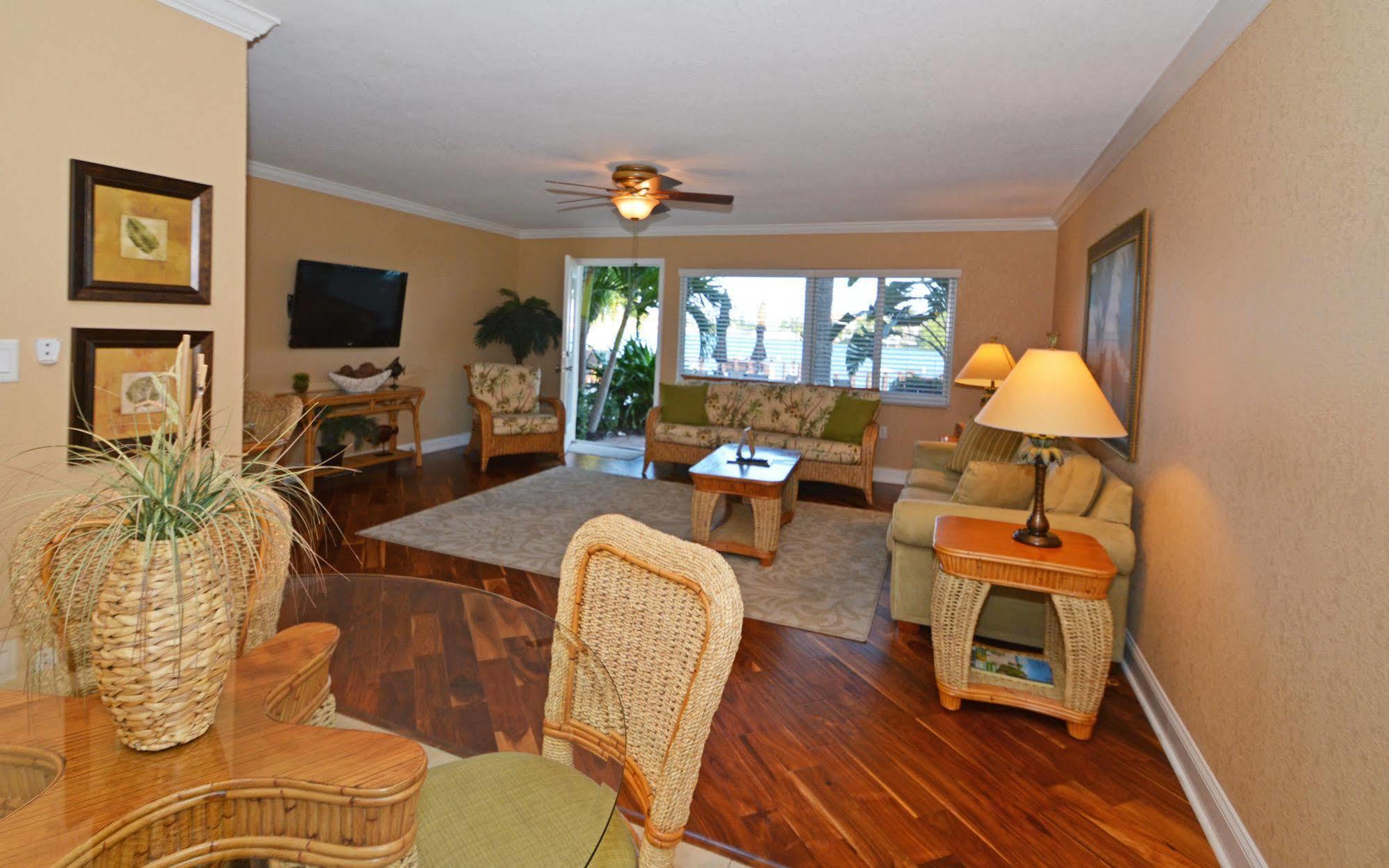 Westwinds Waterfront Resort St. Pete Beach Extérieur photo